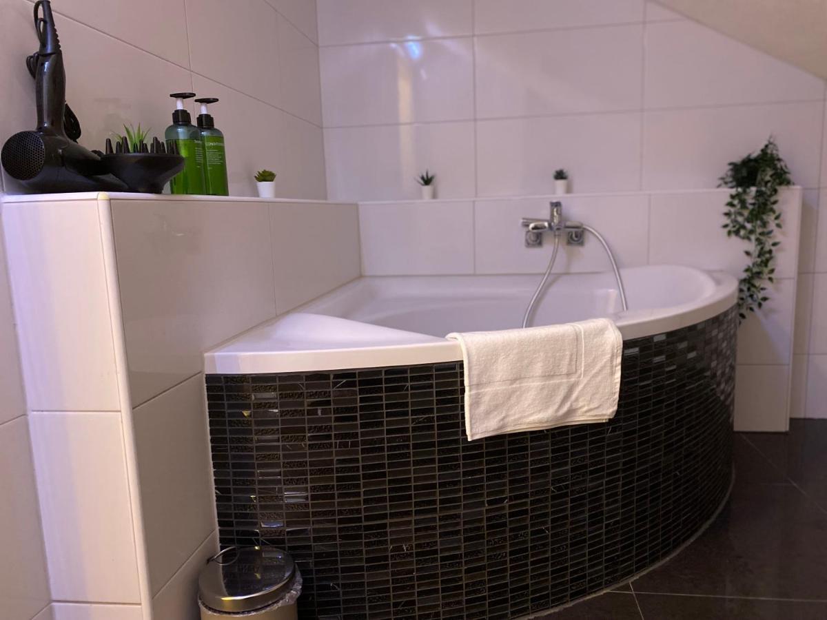 Deluxe Business Suite Mit Netflix Premium & Parkplatz, Zentral Zu Audi & Schwarz Gruppe With 2 Bedrooms باد فرديريش شال المظهر الخارجي الصورة